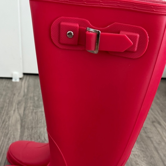 West Blvd Vibrant Red Rain Boots - Picture 4 of 7